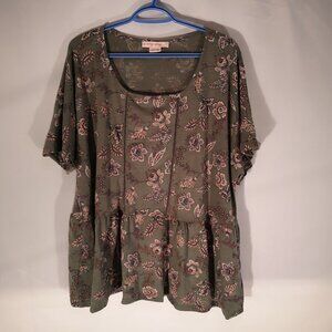 In Every Story Ladies Size 3X Short Sleeves Flared Bottom Half Round Neck Tunic